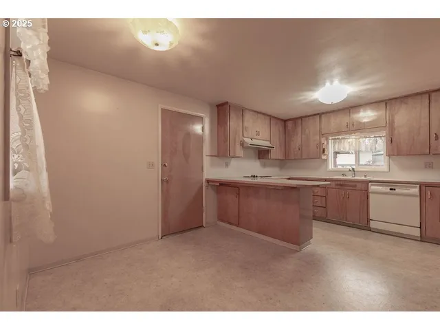 $400,000 | 4494 Cascade Drive, Eugene, OR 97402