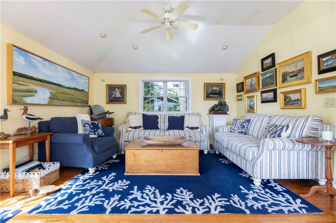 51 Flintstone Road Narragansett, RI 02882 - Photo 11 of 49