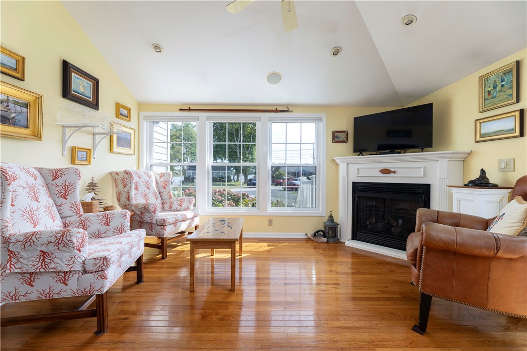 51 Flintstone Road Narragansett, RI 02882 - Photo 15 of 49