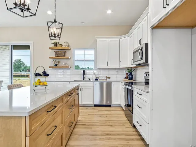 $450,990 | 4132 Tbb Summer Oak Road, Smithton, IL 62285