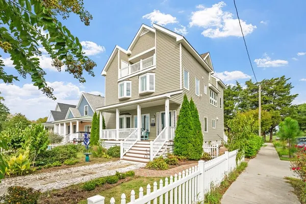 $895,000 | 727 Tazewell Avenue, Cape Charles, VA 23310