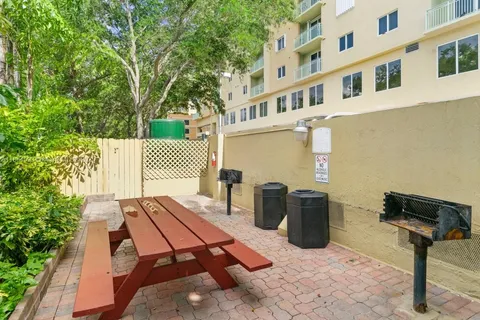 $1,999 | 3500 Coral Way, Unit 1006, Miami, FL 33145