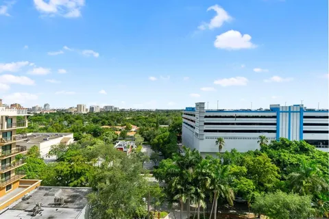 $1,999 | 3500 Coral Way, Unit 1006, Miami, FL 33145