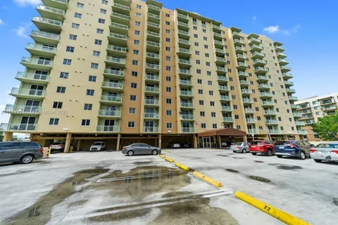 $1,999 | 3500 Coral Way, Unit 1006, Miami, FL 33145