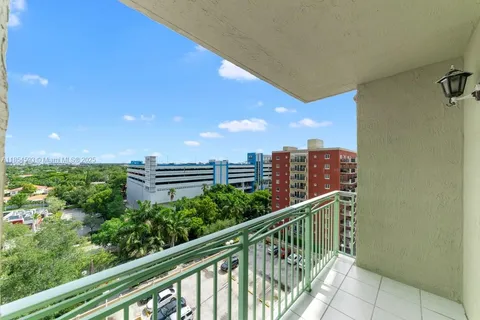 $1,999 | 3500 Coral Way, Unit 1006, Miami, FL 33145