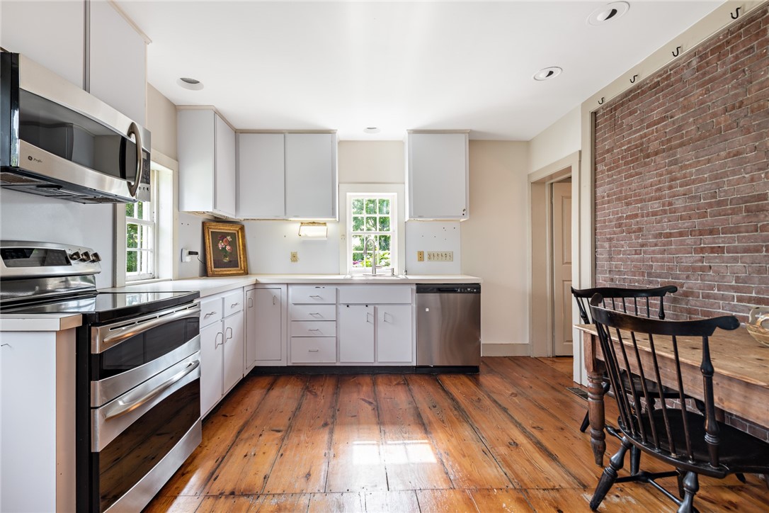 958 Puncatest Neck Road Tiverton, RI 02878 - Photo 19 of 50