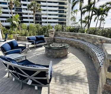 $2,595,000 | 4021 Gulf Shore Boulevard North, Unit V19, Naples, FL 34103