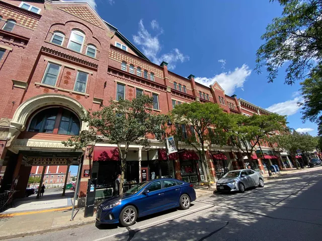 $1,602 | 30 Hanover Street, Unit 201, Manchester, NH 03101