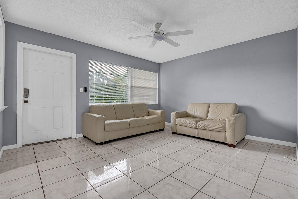 340 Northwest 19th Street, Unit 3080 Boca Raton, FL 33432 - Photo 3 of 15 DSC09440