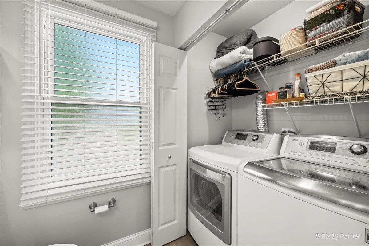 1150 Appleton Lane Geneva, IL 60134 - Photo 24 of 43 a utility room with dryer and washer