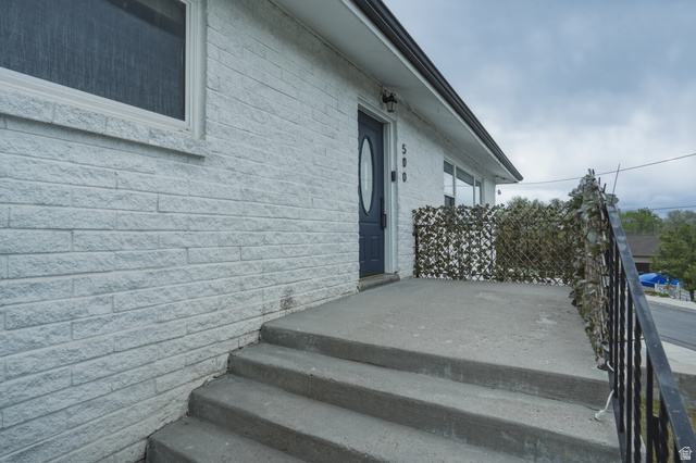 500 North 800 East Springville, UT 84663 - Photo 4 of 51 View of stairway