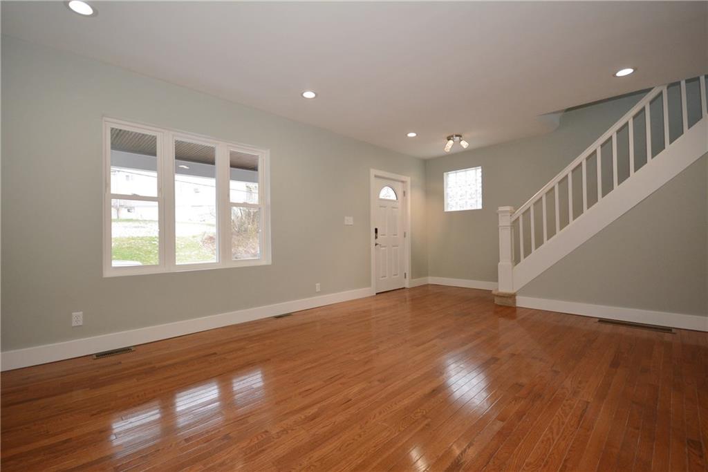 119 West Garden Road Pittsburgh, PA 15227 - Photo 3 of 25 Living Room