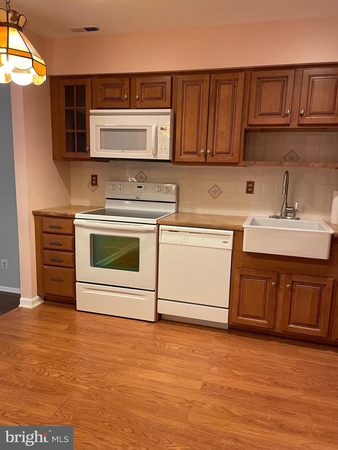 19 Farnwood Road Mount Laurel, NJ 08054 - Photo 19 of 20 Very accommodating kitchen