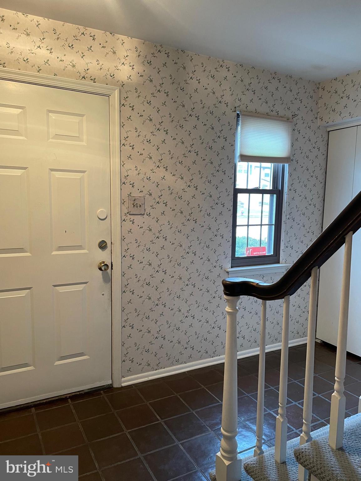 19 Farnwood Road Mount Laurel, NJ 08054 - Photo 8 of 20 Enter into the foyer