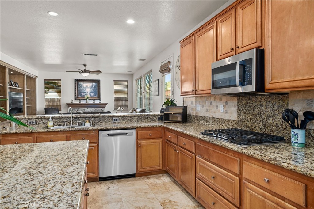 17241 Greentree Drive Riverside, CA 92503 - Photo 21 of 53