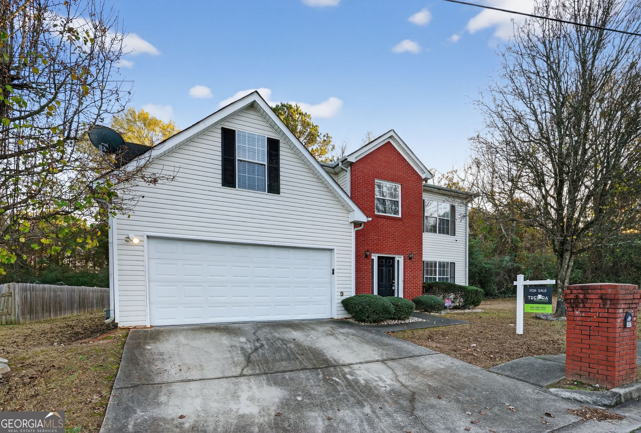 6463 Castle Ct Way Lithonia, GA 30058 - Photo 32 of 35 a front view of a house with garden