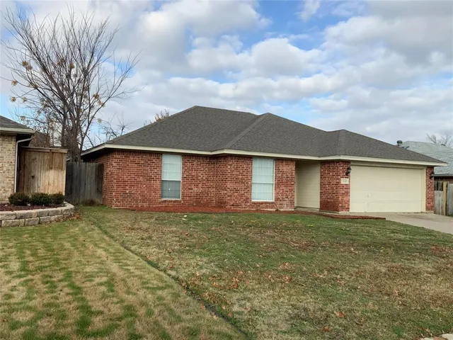 $2,300 | 7449 Ashcroft Circle, Fort Worth, TX 76120