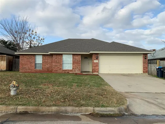 $2,300 | 7449 Ashcroft Circle, Fort Worth, TX 76120
