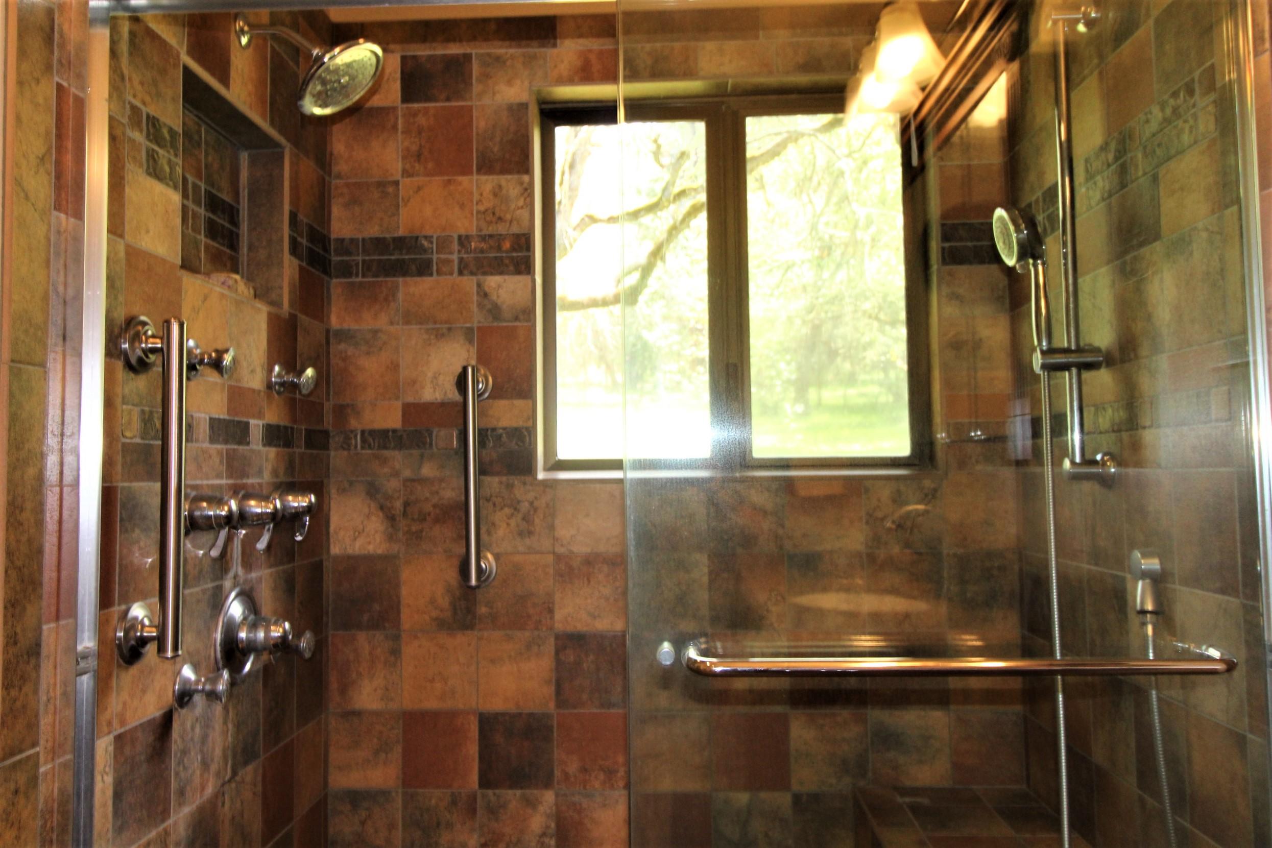 1333 Upper Applegate Road Jacksonville, OR 97530 - Photo 17 of 38 1333 primary shower