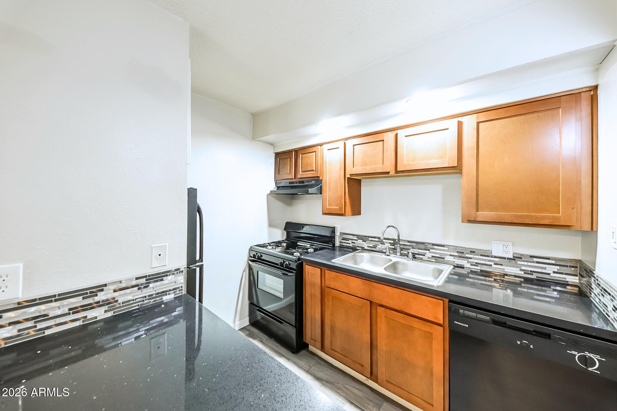 6320 North 16th Street, Unit 10 Phoenix, AZ 85016 - Photo 5 of 14 6