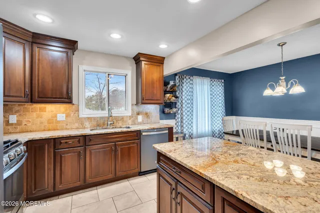 $699,000 | 7 Apache Drive, Toms River, NJ 08753