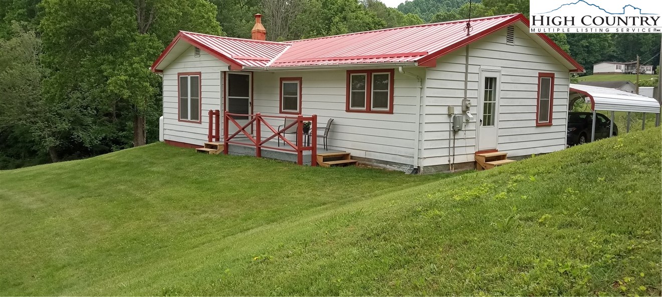 112 Robinson Road West Jefferson, NC 28694 - Photo 2 of 34 Gallery Image 2