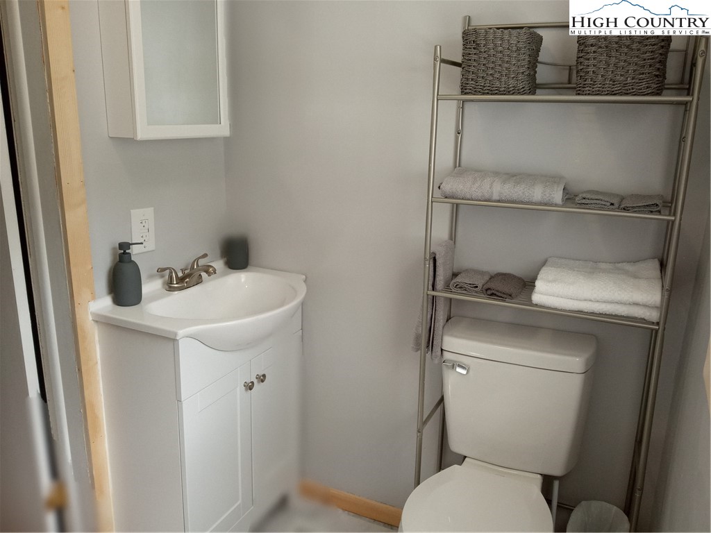 112 Robinson Road West Jefferson, NC 28694 - Photo 27 of 34 Gallery Image 27