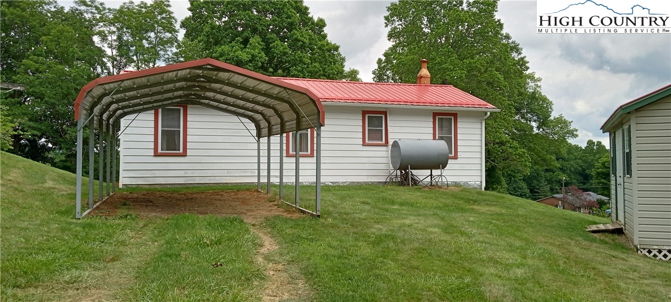112 Robinson Road West Jefferson, NC 28694 - Photo 5 of 34 Gallery Image 5