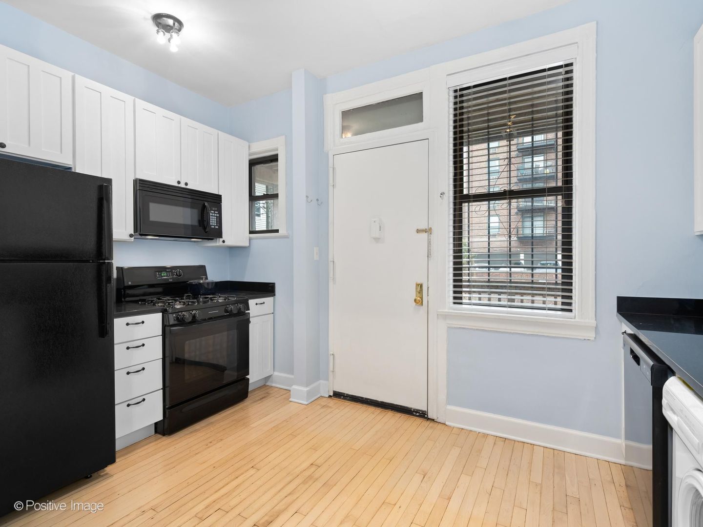 722 West Sheridan Road, Unit 1S Chicago, IL 60613 - Photo 3 of 5