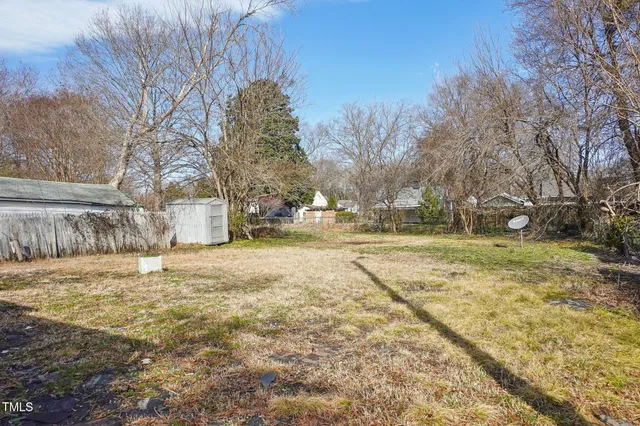 a view of yard with trees