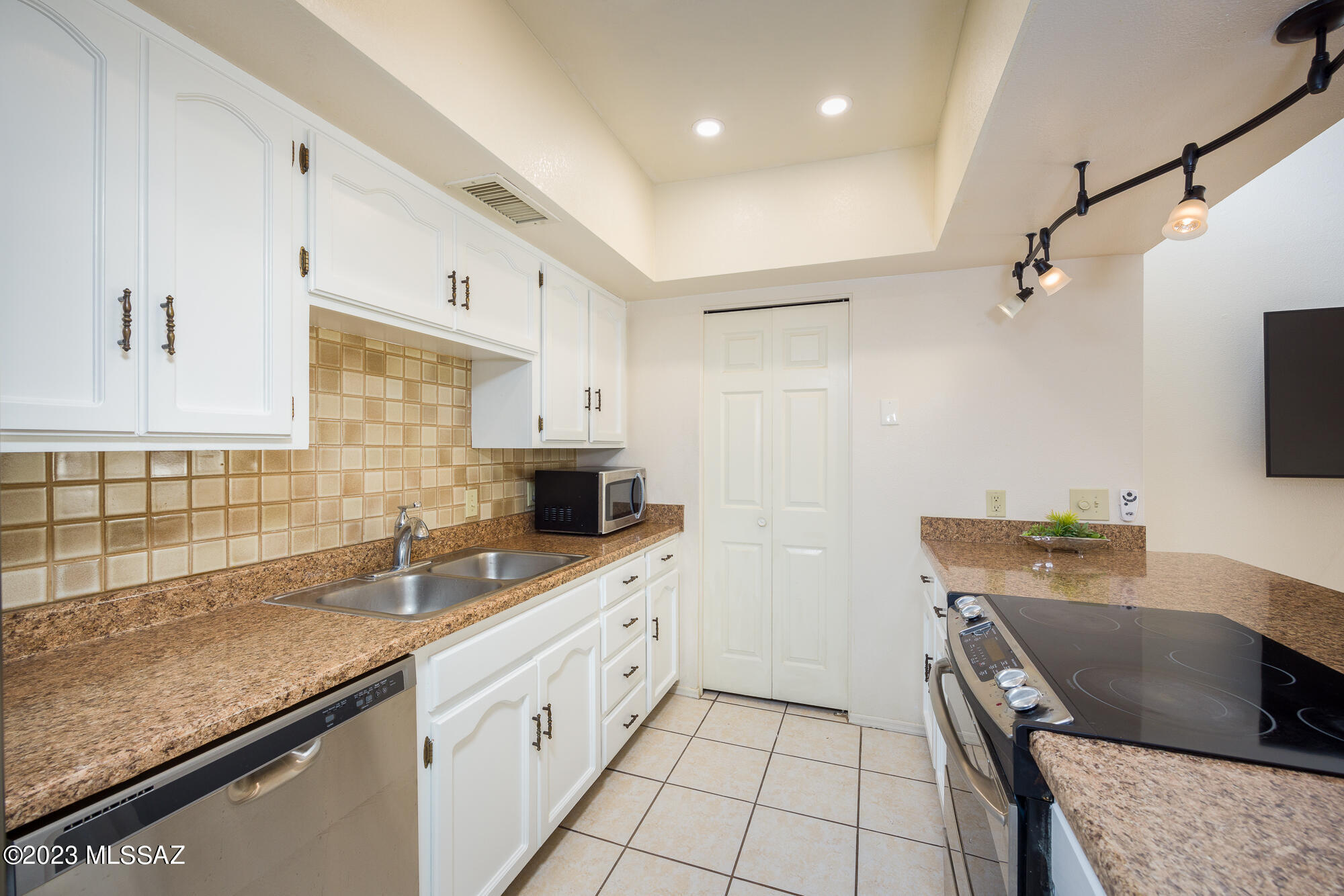1200 East River Road, Unit E59 Tucson, AZ 85718 - Photo 3 of 34