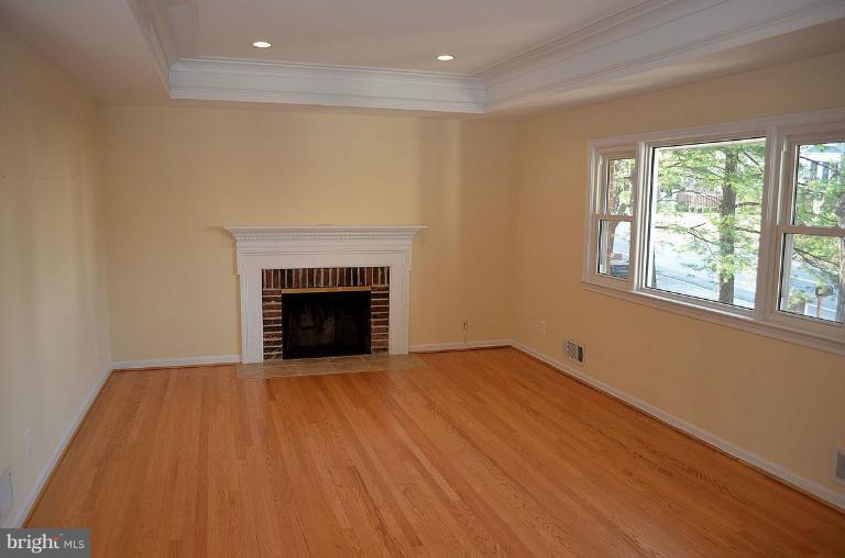 1603 Kirby Road McLean, VA 22101 - Photo 20 of 24 Living Room