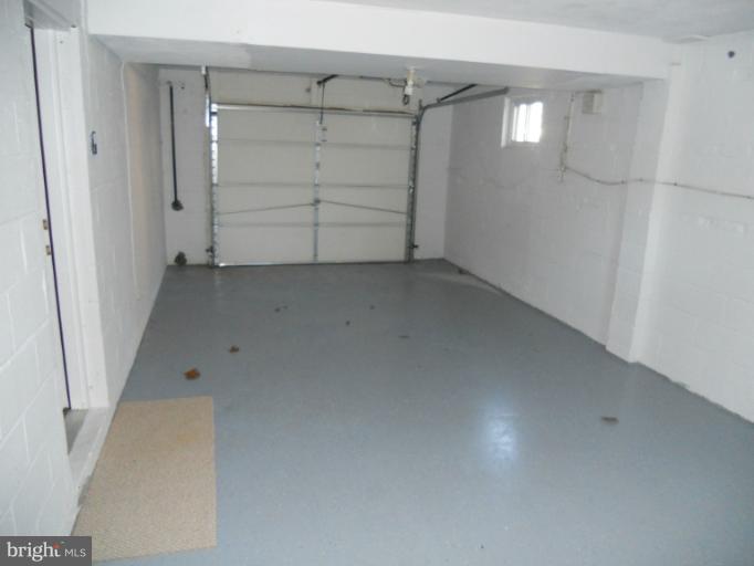 1603 Kirby Road McLean, VA 22101 - Photo 4 of 24 2 car Garage tandem