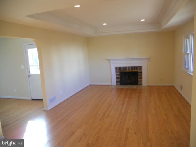 1603 Kirby Road McLean, VA 22101 - Photo 5 of 24 Living Room
