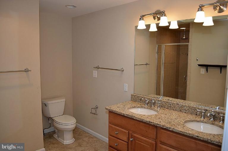 1603 Kirby Road McLean, VA 22101 - Photo 6 of 24 Bath (Master)