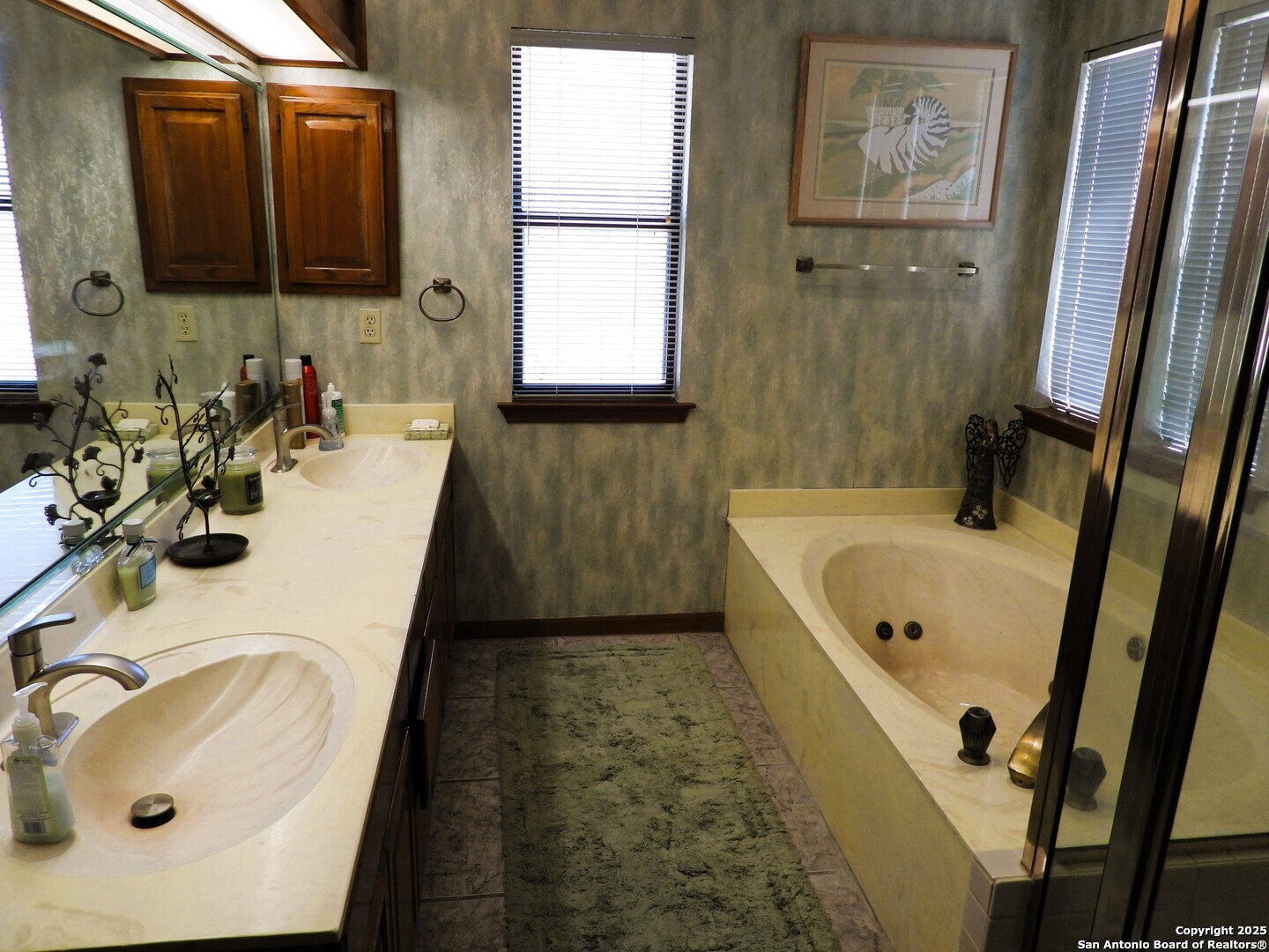 3078 Goat Hill Road Lakehills, TX 78063 - Photo 29 of 38 a bathroom with a tub sink and mirror