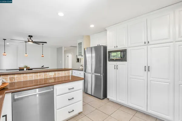$1,679,000 | 975 Calle Verde, Martinez, CA 94553