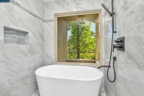 $1,679,000 | 975 Calle Verde, Martinez, CA 94553