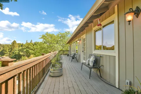 $1,679,000 | 975 Calle Verde, Martinez, CA 94553