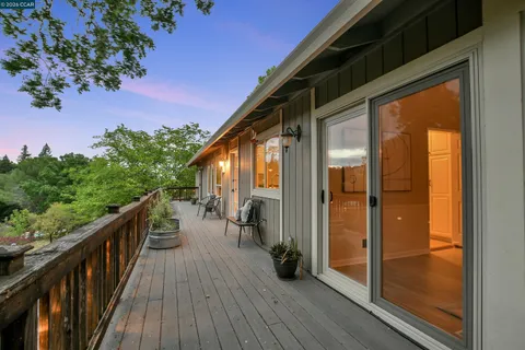 $1,679,000 | 975 Calle Verde, Martinez, CA 94553