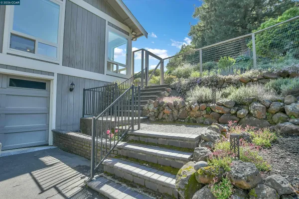 $1,679,000 | 975 Calle Verde, Martinez, CA 94553
