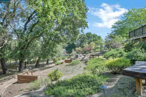 $1,679,000 | 975 Calle Verde, Martinez, CA 94553
