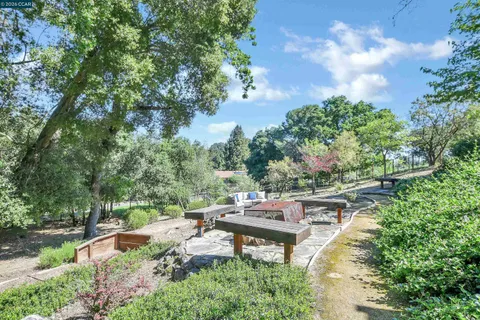 $1,679,000 | 975 Calle Verde, Martinez, CA 94553