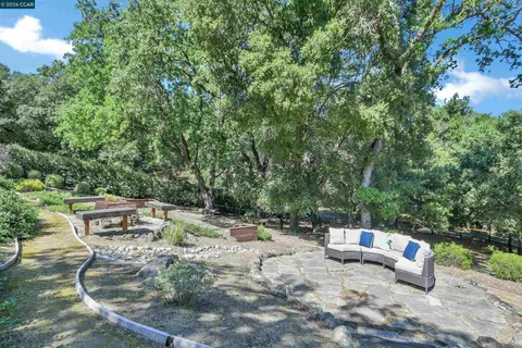 $1,679,000 | 975 Calle Verde, Martinez, CA 94553