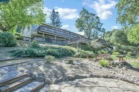 $1,679,000 | 975 Calle Verde, Martinez, CA 94553