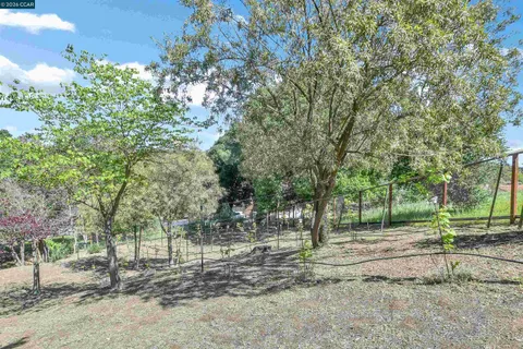 $1,679,000 | 975 Calle Verde, Martinez, CA 94553