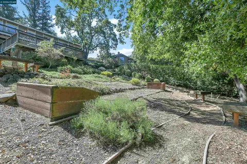 $1,679,000 | 975 Calle Verde, Martinez, CA 94553
