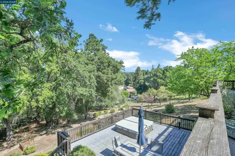 $1,679,000 | 975 Calle Verde, Martinez, CA 94553