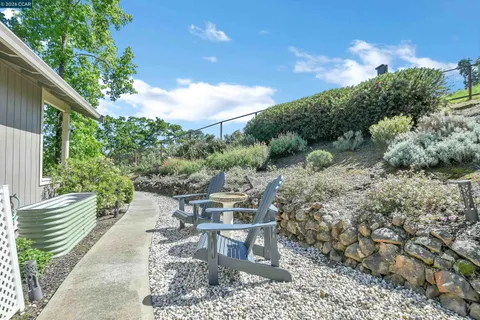 $1,679,000 | 975 Calle Verde, Martinez, CA 94553