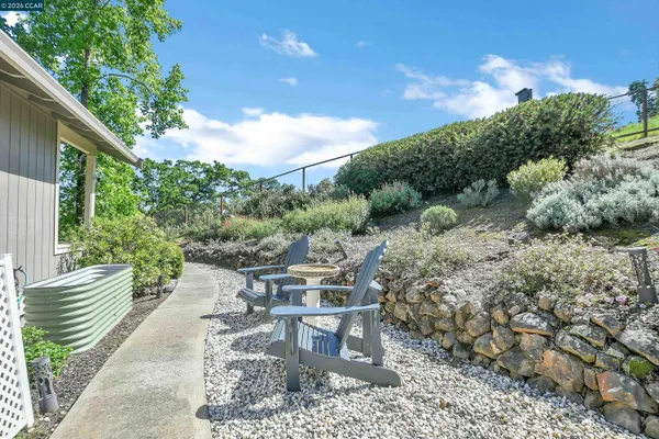 $1,679,000 | 975 Calle Verde, Martinez, CA 94553